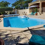 CHAMBRE D HOTES à 4 KMS D UZES  Chez Nadou Alojamento de Acomodação e Pequeno-almoço Arpaillargues-et-Aureillac