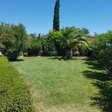 D Hotes à 4 Kms D Uzes  Chez Nadou Couette-café Arpaillargues-et-Aureillac
