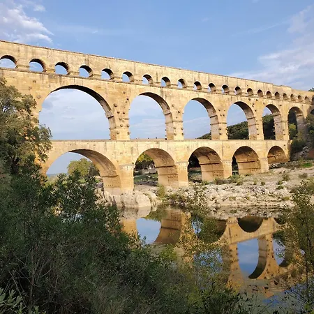 D Hotes à 4 Kms D Uzes  Chez Nadou Couette-café