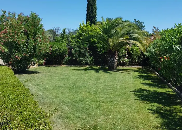D Hotes à 4 Kms D Uzes  Chez Nadou Couette-café Arpaillargues-et-Aureillac