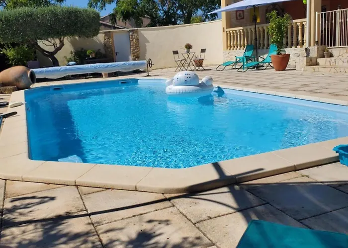 D Hotes à 4 Kms D Uzes  Chez Nadou Couette-café Arpaillargues-et-Aureillac
