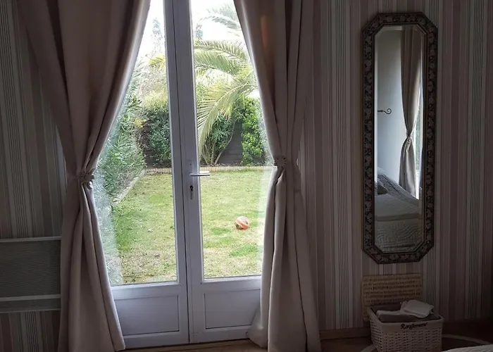 D Hotes à 4 Kms D Uzes  Chez Nadou 2*
