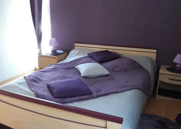 Couette-café D Hotes à 4 Kms D Uzes  Chez Nadou