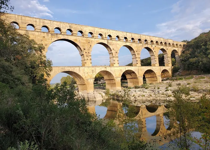 D Hotes à 4 Kms D Uzes  Chez Nadou Couette-café
