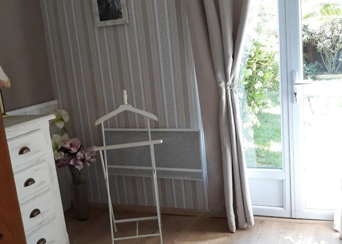 Couette-café D Hotes à 4 Kms D Uzes  Chez Nadou